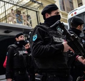 ضابط شرطة تركي يقتل اثنين من زملائه.. أمر بالتحقيق