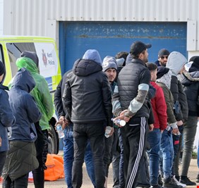 بريطانيا تبحث عن المهاجرين لديها لترحيلهم إلى رواندا