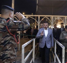 الشمري يجري جولة على عدد من مراكز الشرطة ويلتقي قيادات مفاصل الوزارة العاملة ضمن مدينة الكاظمية المقدسة