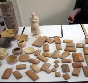 العراق يعلن استرداد 6 آلاف قطعة أثرية