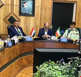 وزير الداخلية يزور قيادة الشرطة الإيرانية ويلتقي قائد الشرطة العام