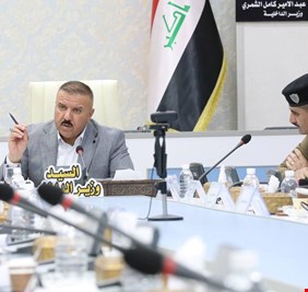 وزير الداخلية يترأس اجتماعاً أمنياً موسعاً ويؤكد على وضع الخطط الاستباقية