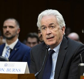 مدير CIA يصل قطر لمعرفة رد 