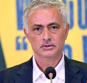 مورينيو يفتح النار على منتخب إيطاليا قبل أمم أوروبا