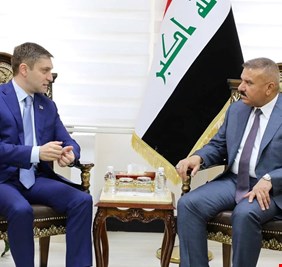وزير الداخلية يلتقي السفير الأذربيجاني لدى العراق ويبحث معه جملة من الموضوعات ذات الاهتمام المشترك