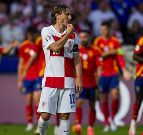 أول تعليق لمودريتش بعد سقوط كرواتيا بثلاثية أمام إسبانيا