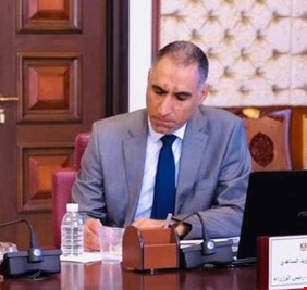 مستشار حكومي يكشف عن خطة لاسترداد أموال الفساد