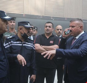 وزير الداخلية يشرف على مكافحة حريق مستشفى الشعب ويوجه بفتح تحقيق
