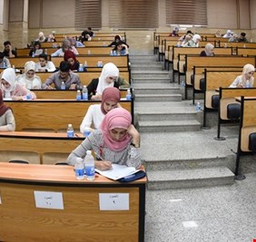 نائب يكشف رسوب وزير في امتحان جامعي تقويمي