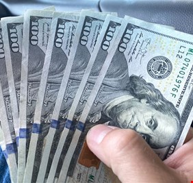 لليوم الثاني.. استمرار انخفاض اسعار الدولار في بغداد