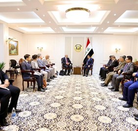 الأعرجي يستقبل نائب مساعد وزير الدفاع الأمريكي والوفد المرافق له