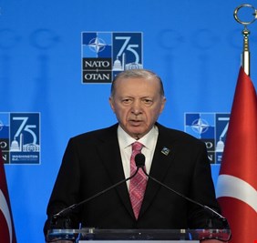 أردوغان لا يستبعد لقاء الأسد في دولة ثالثة