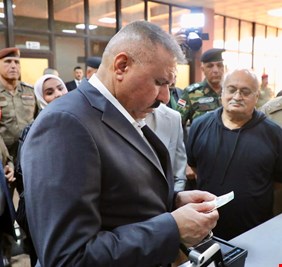 وزير الداخلية يفتتح الفيزا الإلكترونية والبوابات الإلكترونية في محافظة البصرة