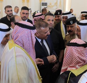 وزير الداخلية يلتقي شيوخ ووجهاء العشائر في مدينة الفلوجة