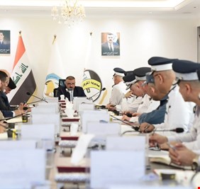 وزير الداخلية يترأس اجتماعاً مع مديرية المرور العامة