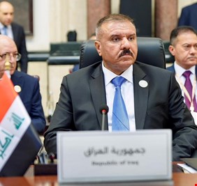عبد الامير الشمري يحاصر القاتل الابيض من جميع اتجاهاته