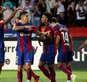 نجم برشلونة يقترب من العودة إلى الدوري الإنكليزي