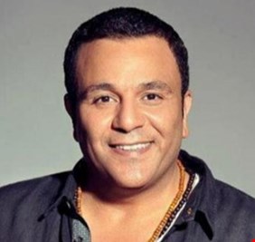 محمد فؤاد يزور معجبة «تمنحه 98% من حياتها»