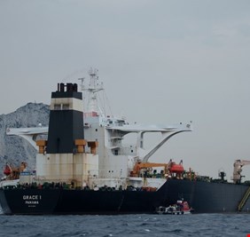 ايران تعلن احتجاز ناقلة  أفريقية يملكها عراقي محملة بالنفط المهرب