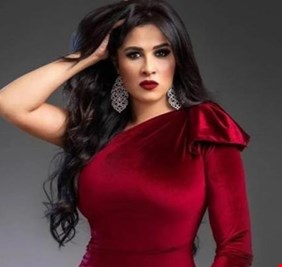 رد غير متوقع من ياسمين عبدالعزيز على معجب طلب الزواج منها