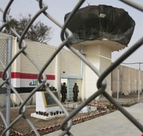 الإطاحة بامرأة حاولت ادخال شرائح هاتف إلى سجن الحوت