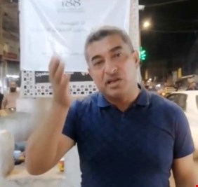 بالفيديو : مواطن نجفي ( يرزل) معمماً إعتدى على نساء نجفيات تظاهرن ضد تعديل قانون الاحوال الشخصية