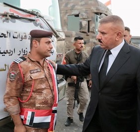 وزير الداخلية رئيس اللجنة الأمنية  يتفقد ساحة نقل الزائرين ومعامل الثلج التابعة لقوات الحدود  في النجف الأشرف