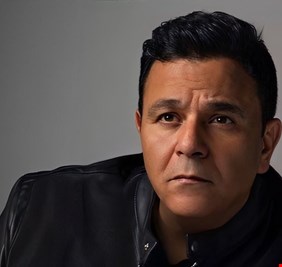 محمد فؤاد ينفي صلته بسيدة تدّعي قرابته ويُطالب بمحاكمتها
