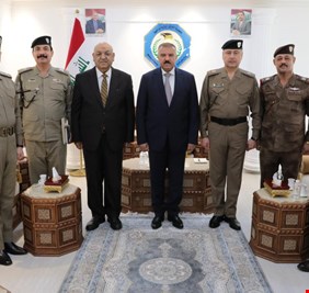 وزير الداخلية يلتقي عدداً من الضباط الذين تسنموا مناصب جديدة
