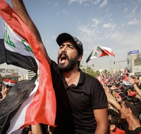 الشارع العراقي لا يزال يغلي من تداعيات سرقة القرن التي لم تُحسم لغاية الآن