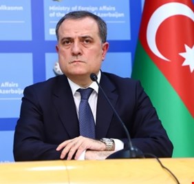 الكشف عن زيارة مرتقبة لوزير الخارجية الأذربيجاني إلى بغداد