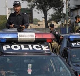 باكستان... مقتل اثنين في هجوم على فريق تطعيم ضد شلل الأطفال