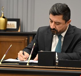 وزير العدل يوجه بإعفاء مسؤولين اثنين قصرا بعملهما