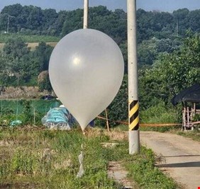 حريق في سيول بسبب بالون كوري شمالي محمّل بالنفايات