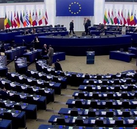 البرلمان الأوروبي يعترف بمرشّح المعارضة رئيساً لفنزويلا
