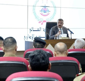 وزير الداخلية يزور المعهد العالي للتطوير الأمني والإداري ويلتقي بطلاب كلية الأركان ويؤكد على صناعة القادة الميدانيين