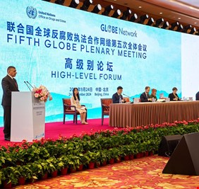 رئيس هيئة النزاهة يدعو من الصين  لتفاهمات دولية تمنع المطلوبين بجرائم الفساد عن الإفلات من العقاب