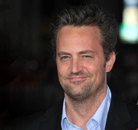 طبيب يعترف بتورطه في وفاة ماثيو بيري بطل «Friends».. التفاصيل كاملة