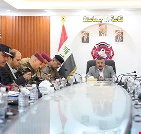 وزير الداخلية يترأس اجتماعاً في مديرية الدفاع المدني