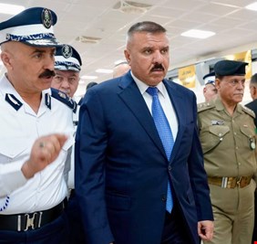 وزير الداخلية يزور موقع تسجيل المركبات في الغزالية