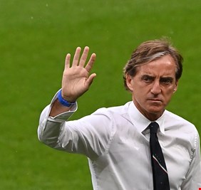 الاتحاد السعودي يفاوض رينارد.. ومعضلة كبرى تؤخر إقالة مانشيني