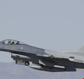 طائرات F_16 تنفذ ضربة جوية استهدفت وكرا للارهابيين بين كركوك والسليمانية