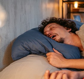 طعام لذيذ يساعد تناوله قبل النوم على التخلص من الشخير!