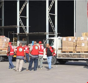 العراق يرسل 74 طن من المساعدات إلى لبنان