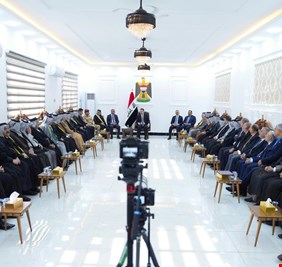 رئيس الحكومة يؤكد احتكار قرار الحرب و السلم بيد الدولة