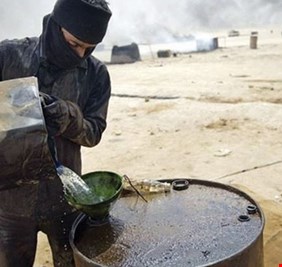 سياسي: عمليات تهريب النفط إلى تركيا تُدار من قبل مسؤولين في كردستان