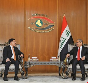 رئيس هيئة النزاهة ومحافظ البنك المركزي يشددان على تضافر جهود مُؤسَّسات الدولة في منع الفساد