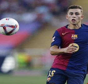 برشلونة يربط نجمه فيرمين لوبيز بعقد طويل الأمد