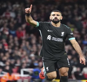 الهداف التاريخي للدوري الإنجليزي يكيل المديح لصلاح