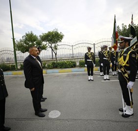 وزير الداخلية يزور جامعة الأمين الشاملة للعلوم الشرطية في إيران